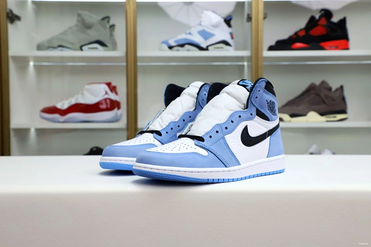 AIR HIGH OG 'UNIVERSITY RETRO 1 JORDAN 0112